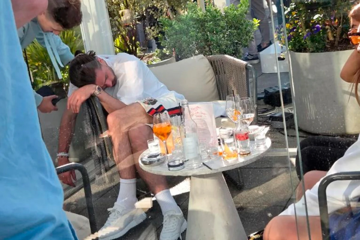 Futbol ulduzu [[sərxoş vəziyyətdə]] yaxalandı!