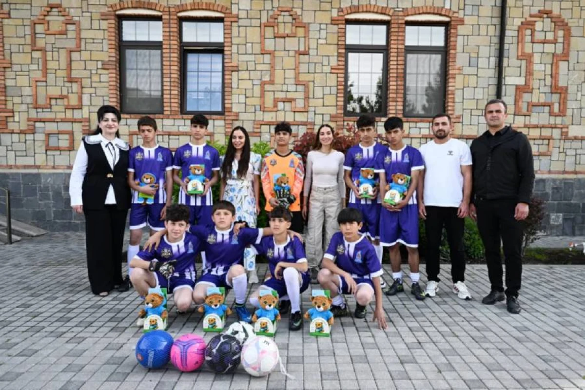 [[Leyla və Arzu Əliyeva]] sosial xidmət müəssisəsində oldular