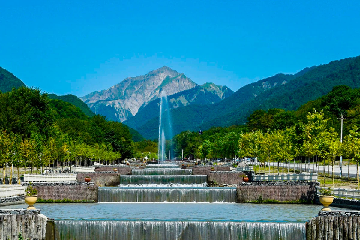 Yatmış gözəl oyanır: [[QƏBƏLƏ paytaxt olacaq?]]