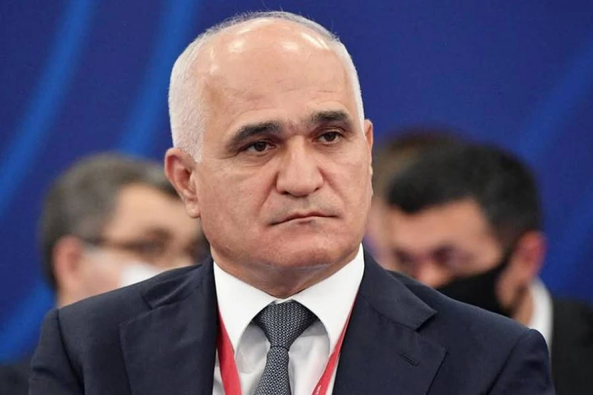 [[Ermənistanın icra nümayəndəsi:]] Şahin Mustafayevi evində gözləyirik, birdən gələr...