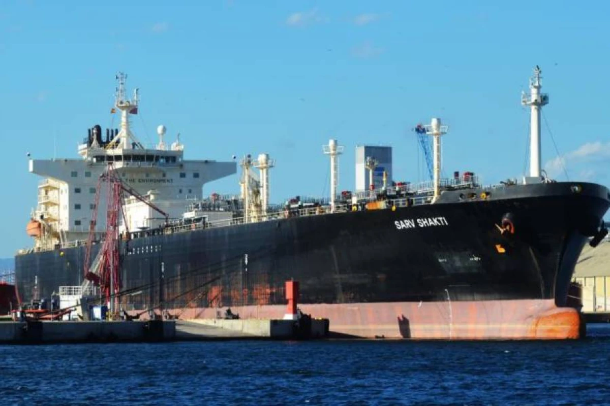 Hindistan yükü daşıyan tanker [[Hörmüz boğazını keçdi]]