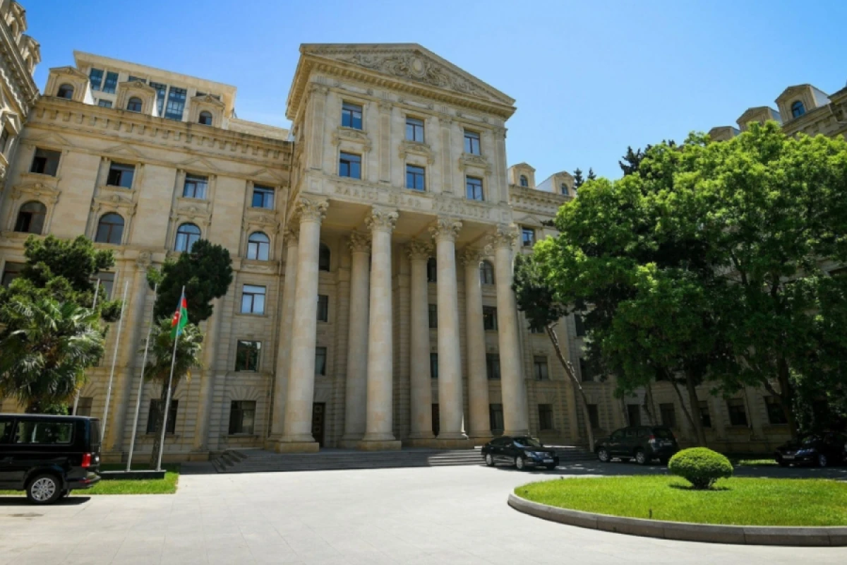[[Azərbaycan XİN]] Polşanı Konstitusiya Günü münasibətilə təbrik etdi