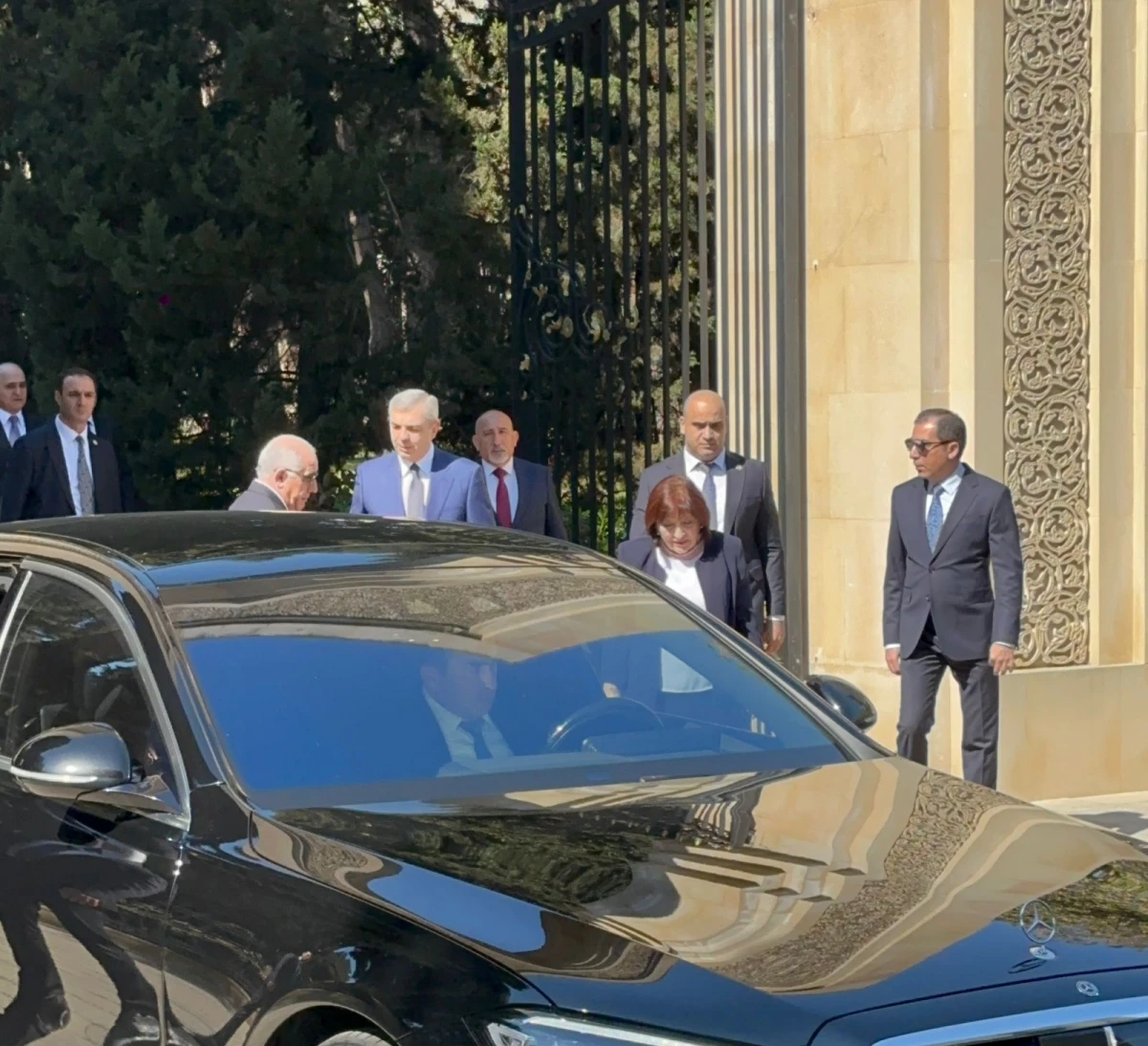 Baş nazir Fəxri Xiyabanda Ümummilli Lideri yad etdi