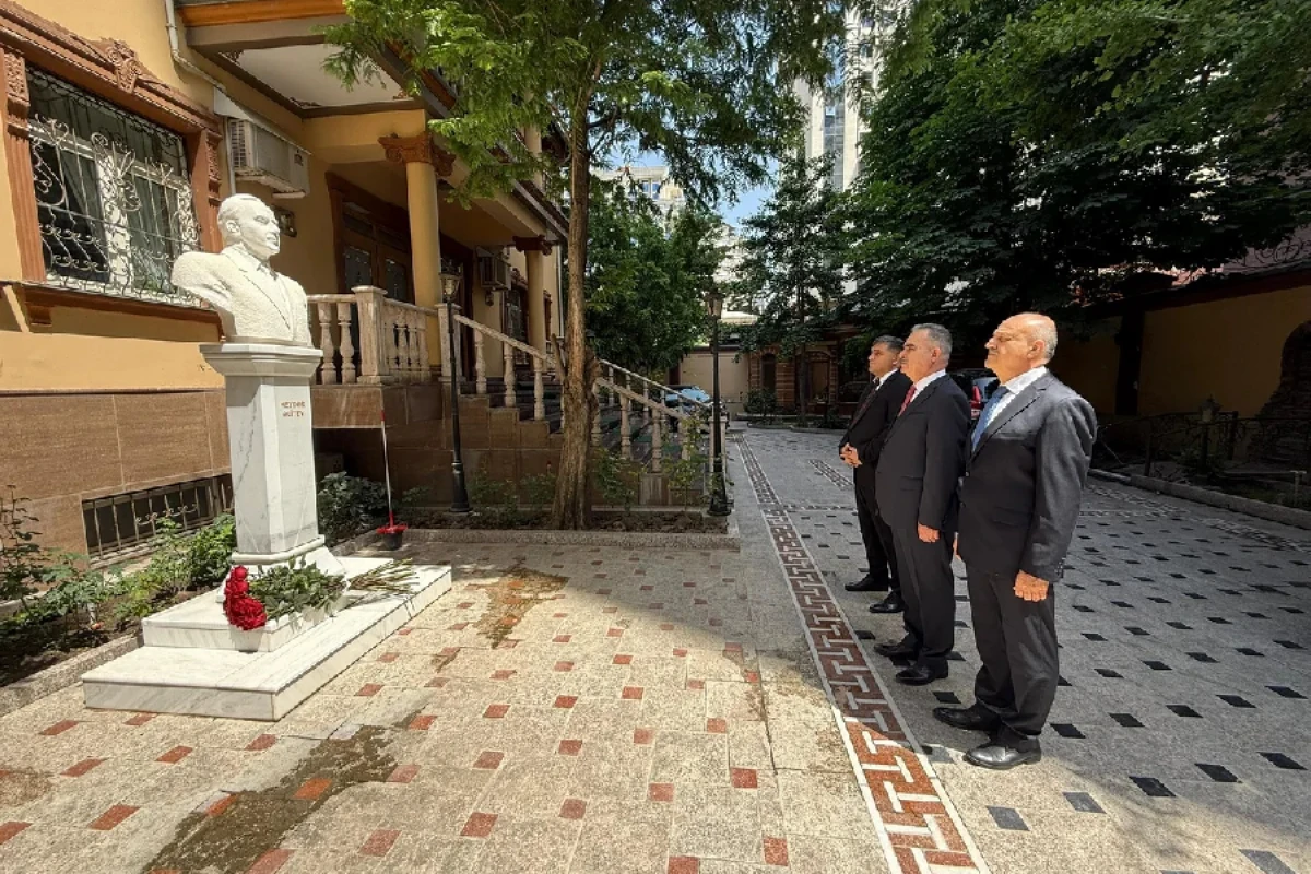 Tacikistanda Ulu Öndər [[Heydər Əliyevin xatirəsi anıldı]]