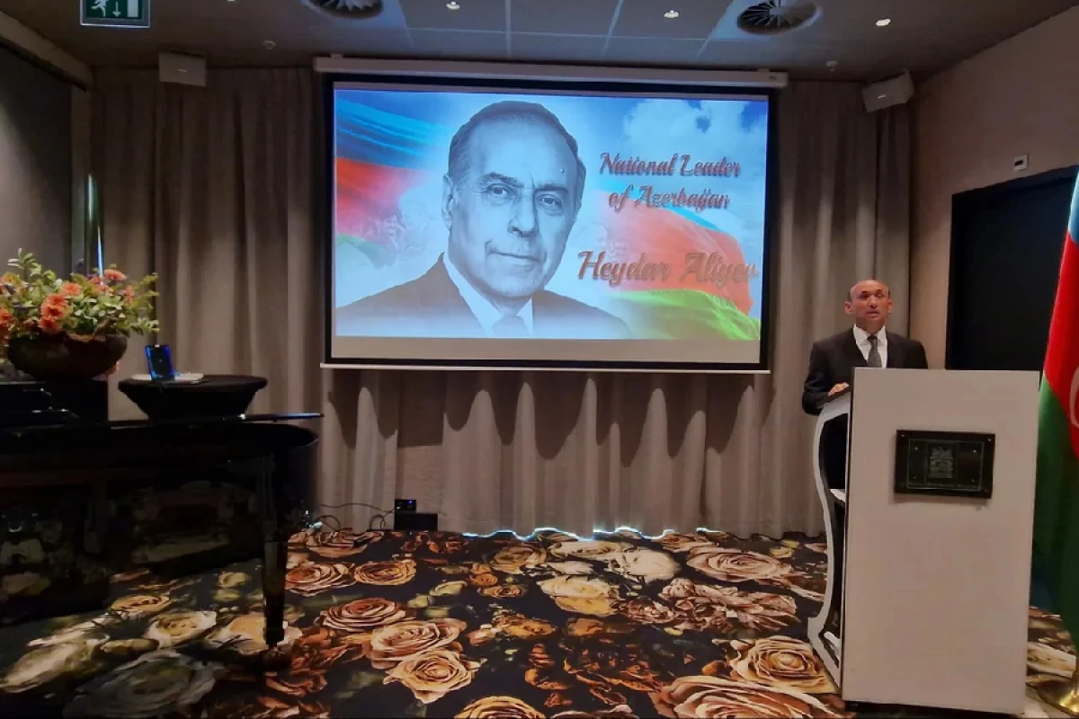 Niderlandda Ulu Öndərin [[xatirəsi yad edildi]]