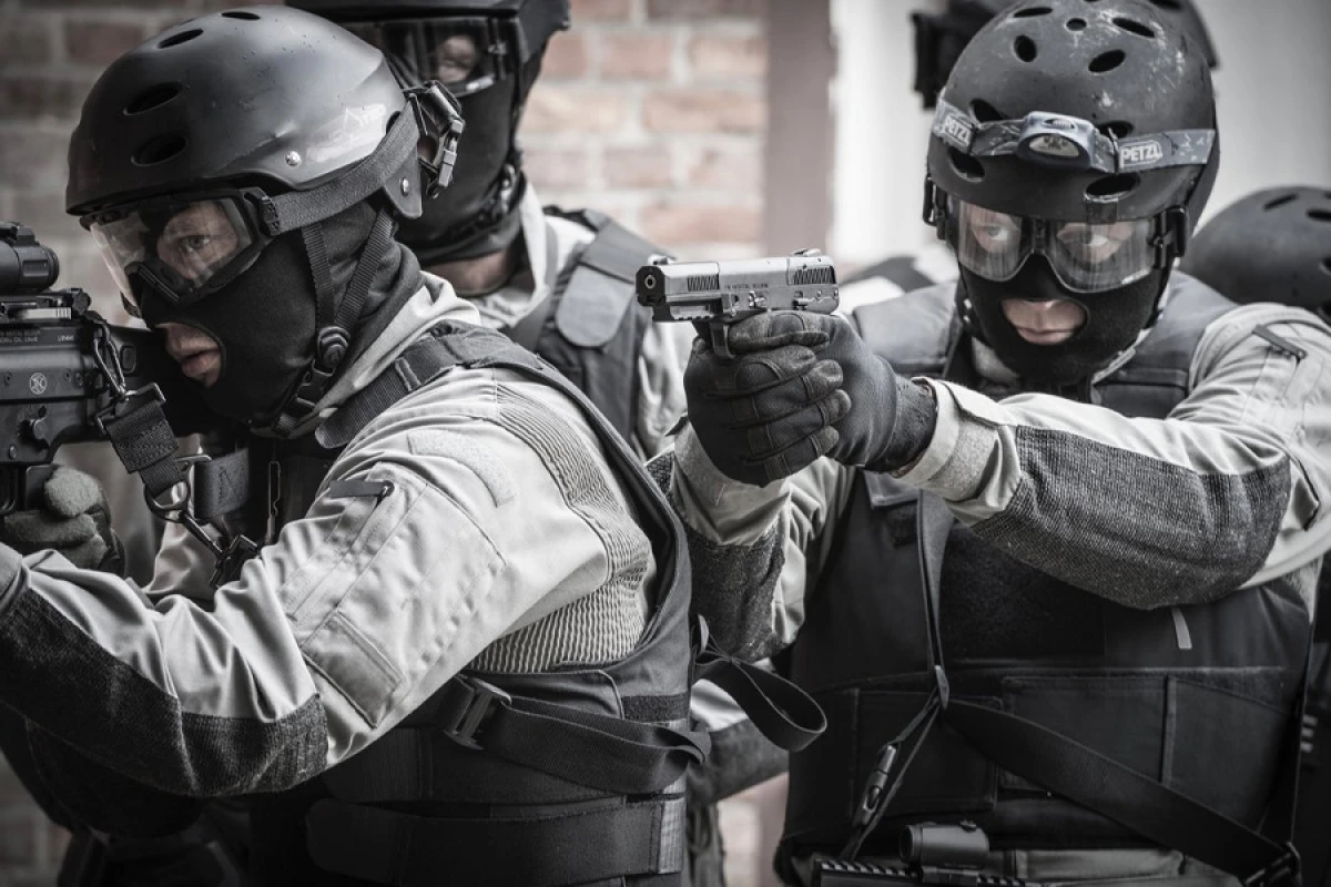 Yüngül, Sürətli və Ölümcül [[– "FN Five-seveN"]]