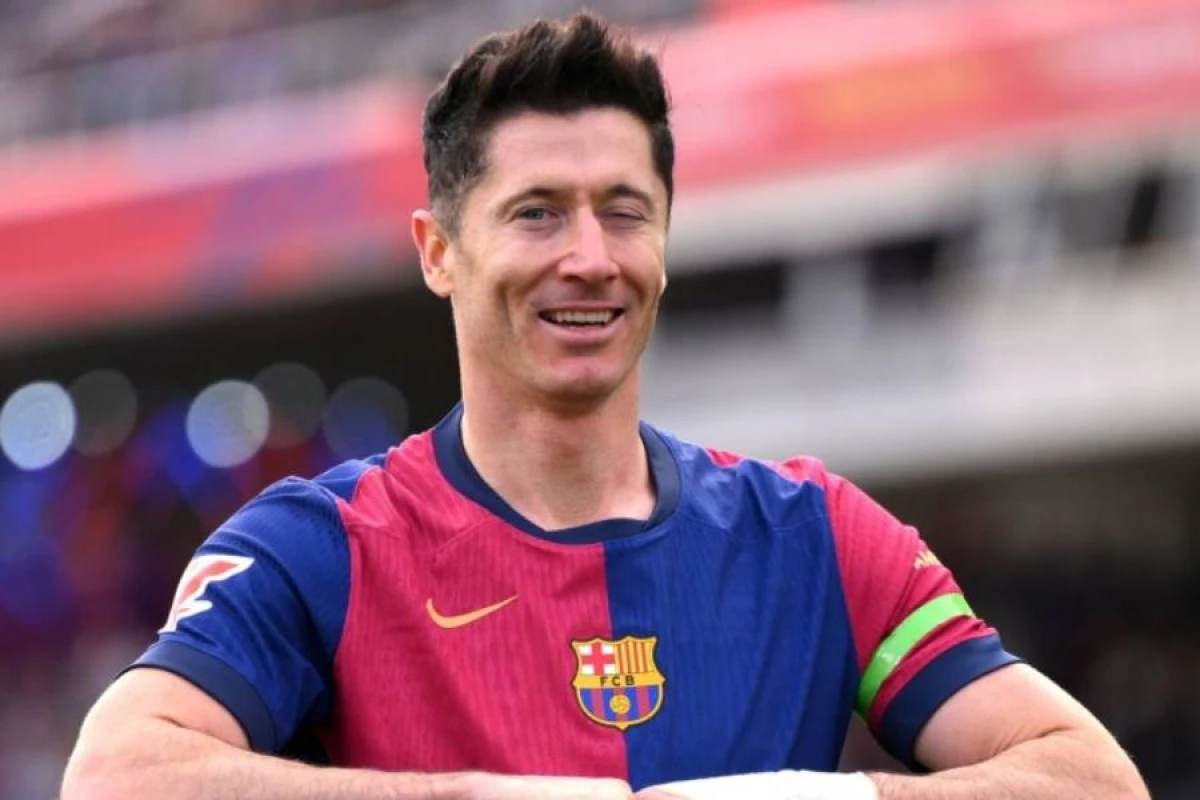 Alman məşqçi Levandovskini örnək futbolçu adlandırdı