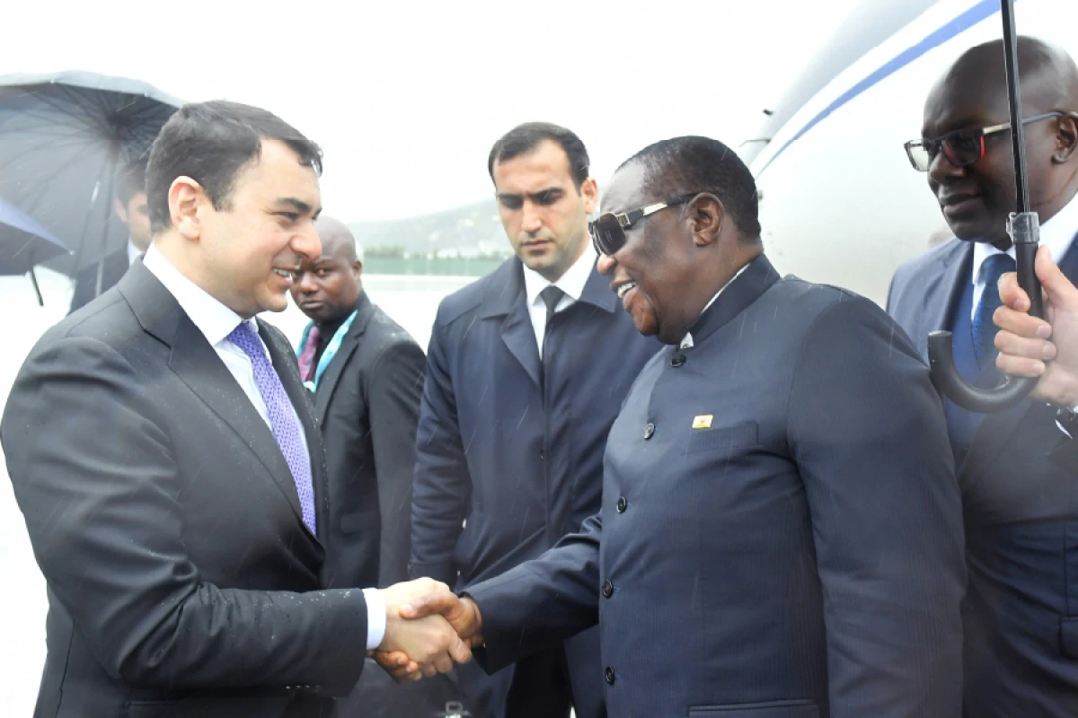 Zimbabvenin Vitse-prezidenti Azərbaycana səfərə gəldi