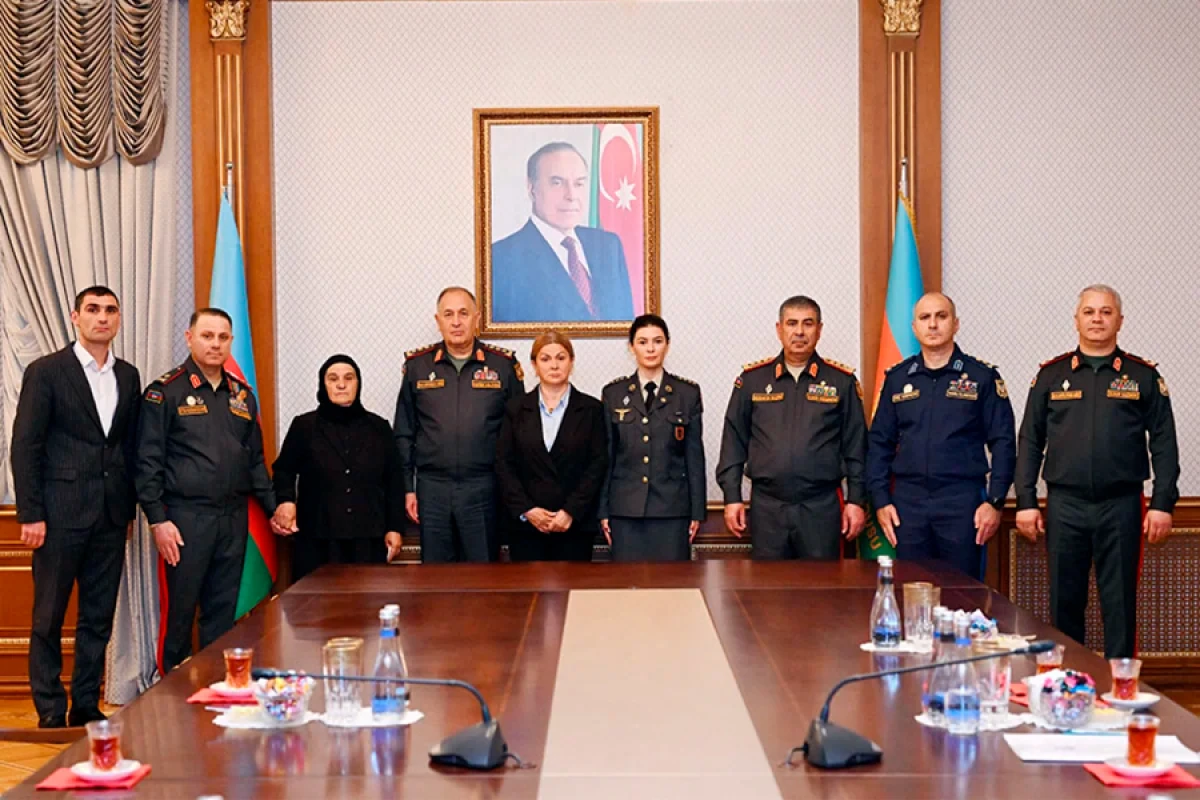 Milli qəhrəmanların [[ailələlərinə medallar]] təqdim edildi