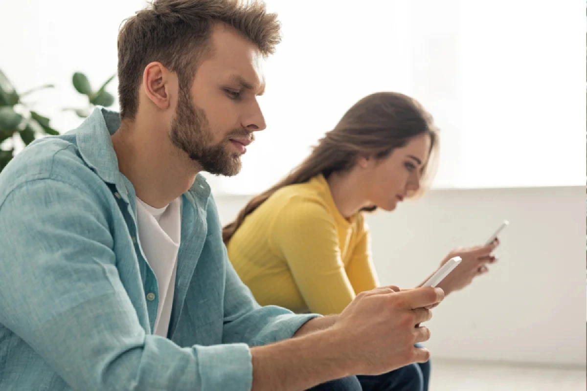 Alimlər smartfonların istifadəsi ilə doğum səviyyəsinin azalması arasında əlaqə tapıblar