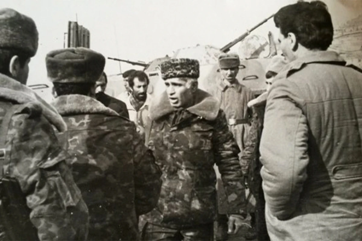 Laçın azad edildi, [[Rəhim Qazıyev isə işğal altında qalmağa davam edir]]