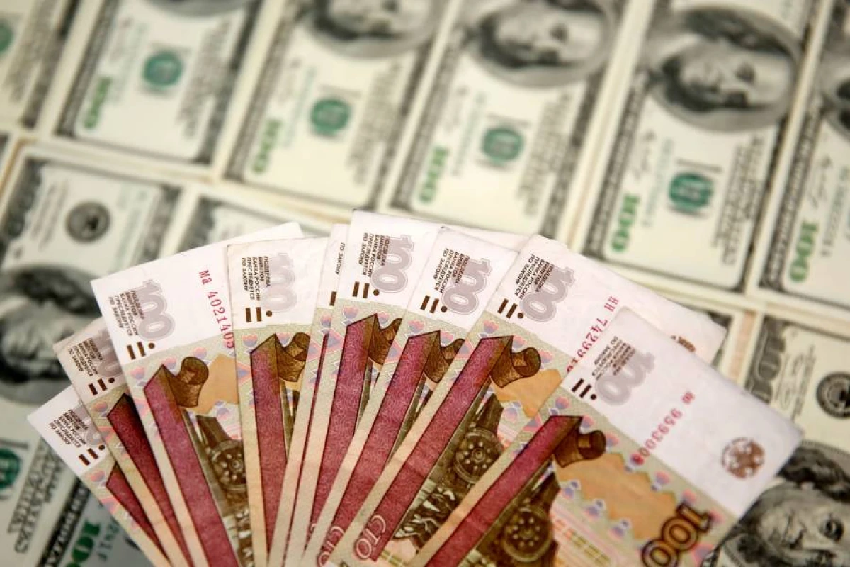 Rubl [[dollar qarşısında]] ən çox möhkəmlənən valyuta oldu