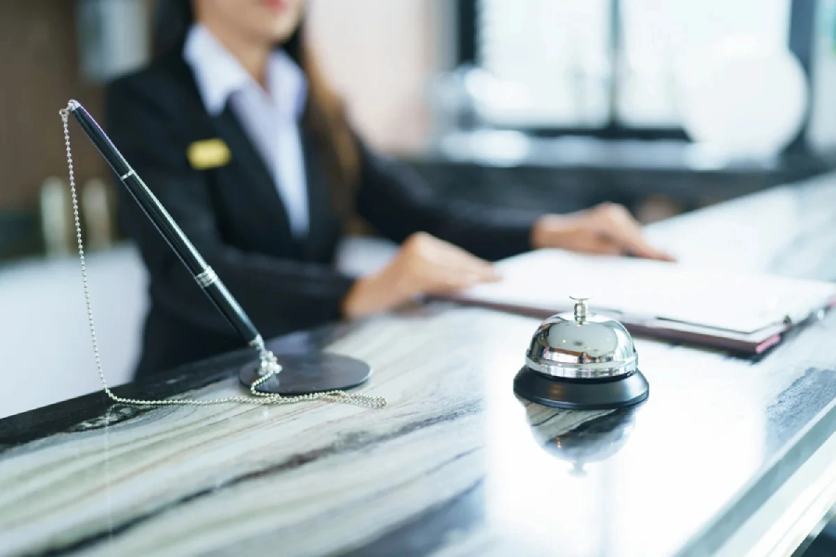 Özünü xəstəliyə vuran kişi bir ildən çox Berlindəki hoteldə pulsuz qaldı