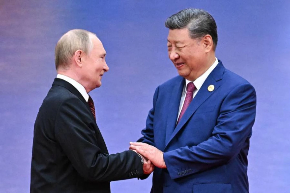 Si və Putin çay süfrəsi ətrafında [[Trampı müzakirə etdi]]