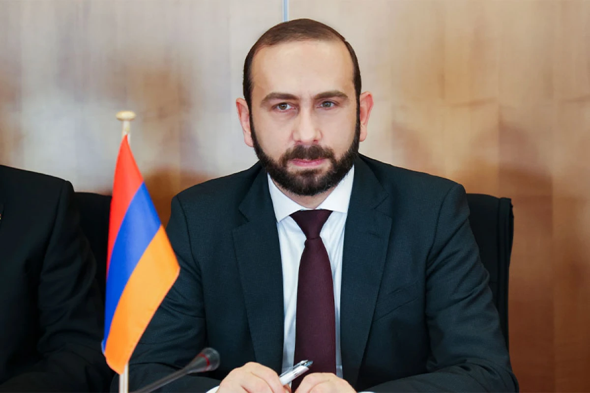 Mirzoyandan Lavrova rəsmi [[CAVAB: Ermənistan Rusiyanı əmin etməyə çalışır?]]