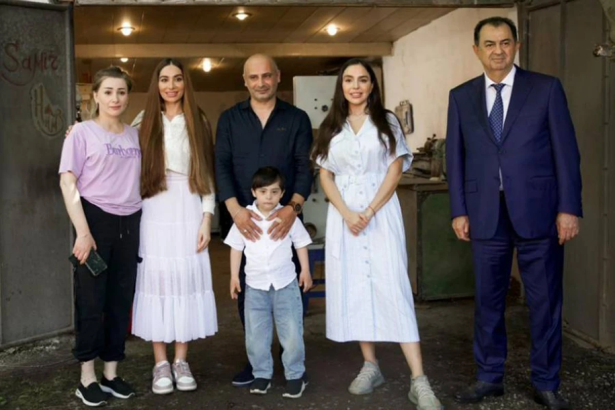 Leyla Əliyeva və Arzu Əliyeva Lənkəranda yerli sənətkarın yaradıcılığı ilə tanış oldular