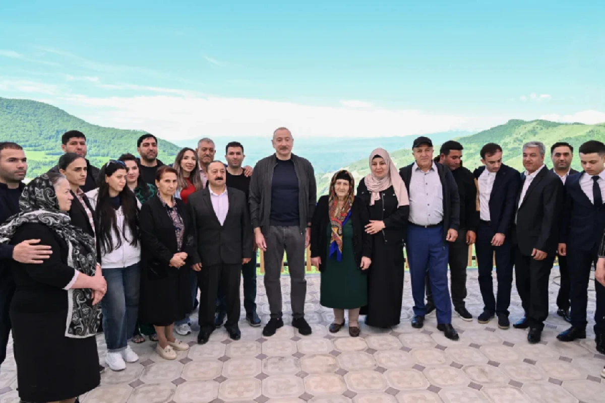 İlham Əliyev Şuşanın Böyük Qaladərəsi kəndində görülən işlərlə tanış olub, sakinlərlə görüşdü -  YENİLƏNDİ