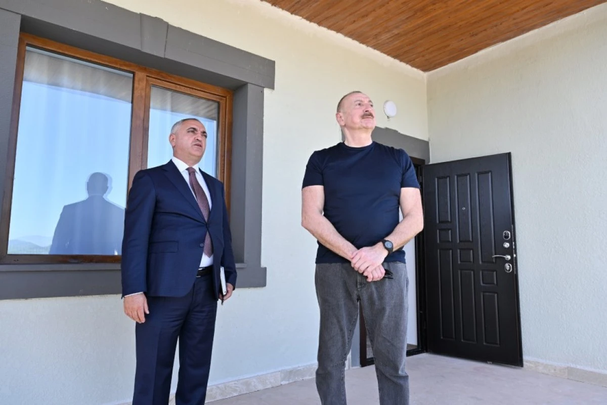 İlham Əliyev Xocalıda hərbi qulluqçular üçün nəzərdə tutulan fərdi evlərdə yaradılmış şəraitlə tanış oldu