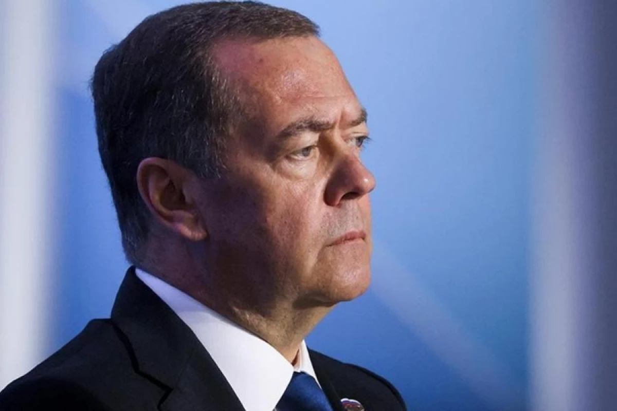 “Simmetrik cavab veriləcək” - Medvedev xəbərdarlıq etdi
