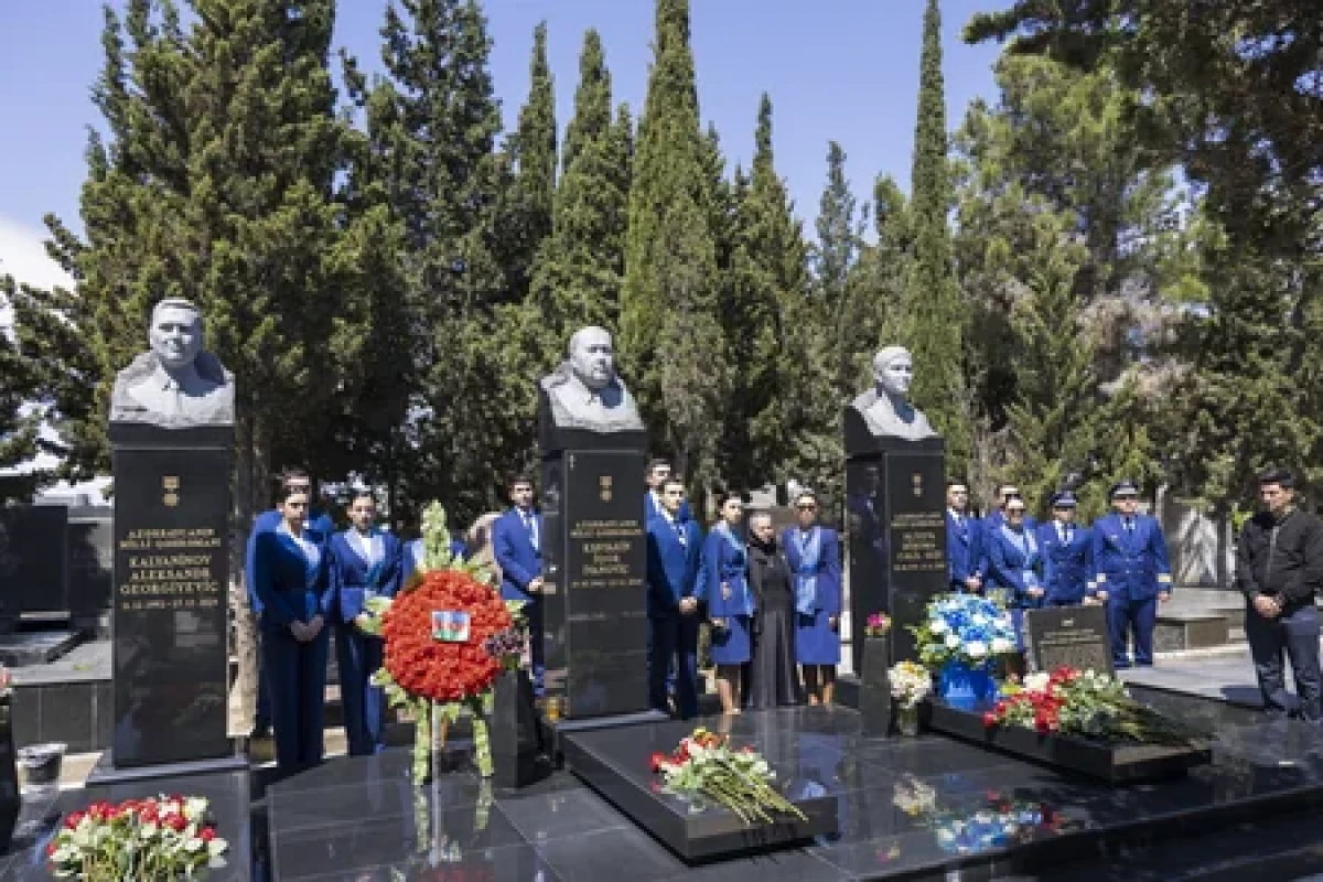 AZAL heyəti Milli Qəhrəman Hökumə Əliyevanın məzarını ziyarət etdi — 1