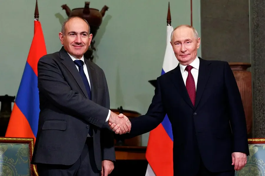 Putin Paşinyanla telefon danışığı apardı