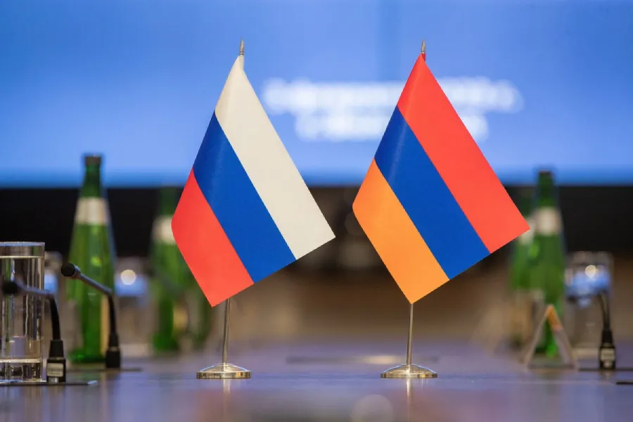 Putinin Paşinyana təbriki: Kreml Ermənistana qarşı yumşalır?