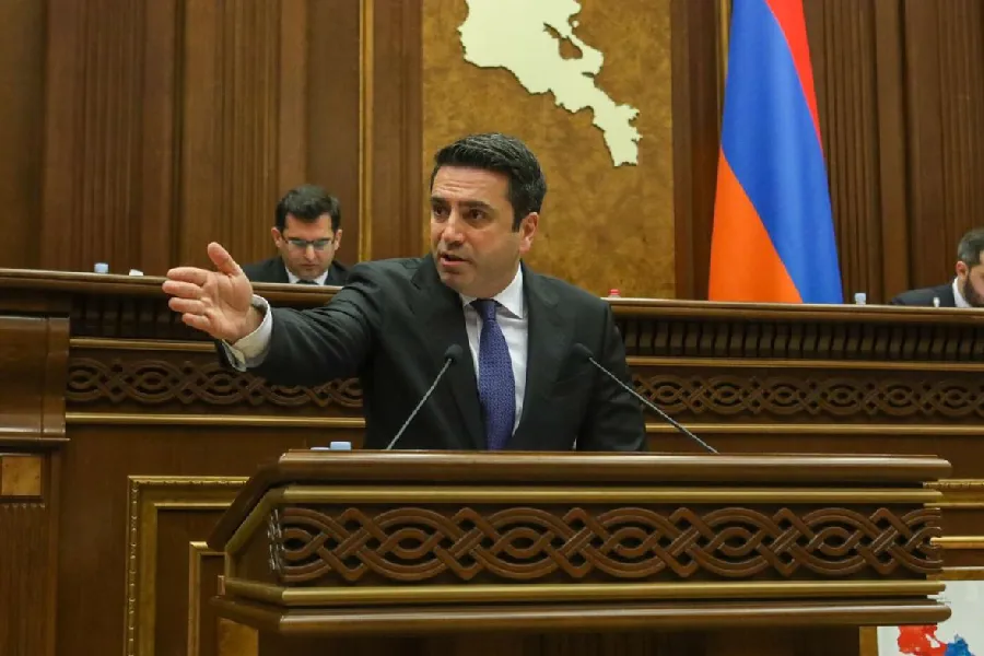 Simonyan Bakıya gəlmədiyi üçün təəssüflənir