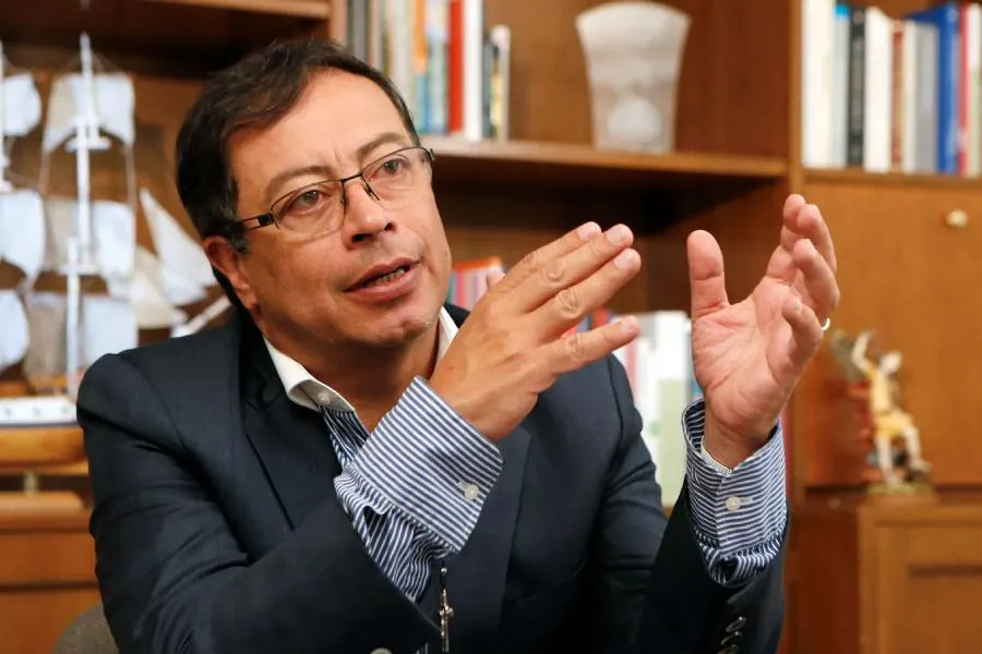 "Mən Kolumbiya bayrağını Trampa təhvil verməmişəm" - Petro 