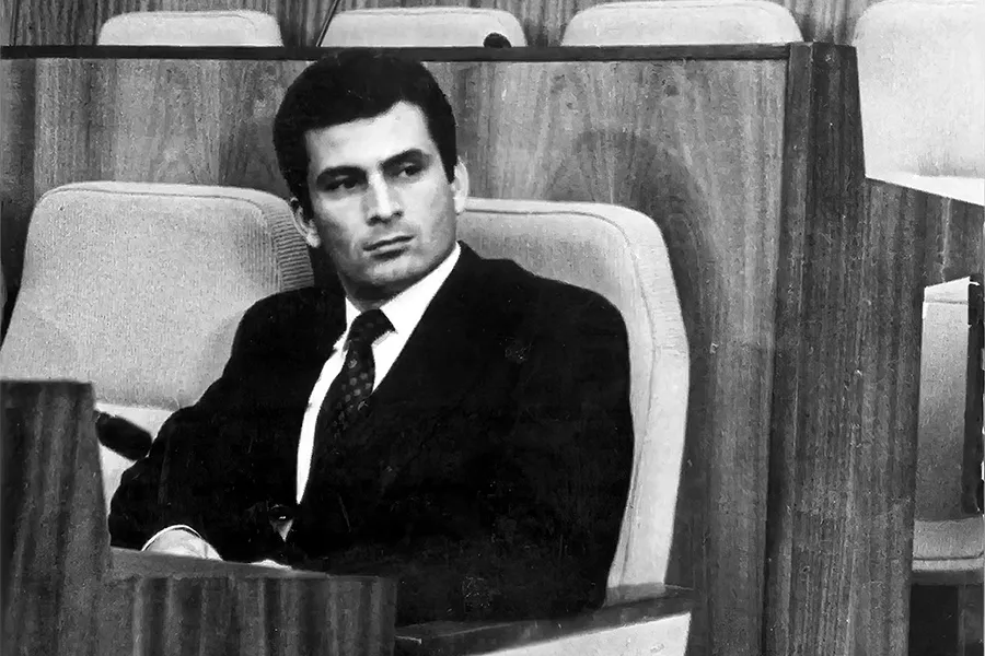 Düşməni məğlub edib hakimiyyəti Cəbhəyə qapdırmalı idi, yoxsa torpaqları təslim edib, hakimiyyəti ələ almalı idi? - Sürət Hüsüynov müəmması