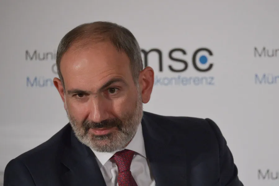 Paşinyan sosial şəbəkədən mesaj VERDİ: “Hamınızı sevirəm” - VİDEO