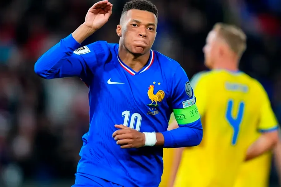 Mbappe bombardirlik yarışında özünü favorit sayır