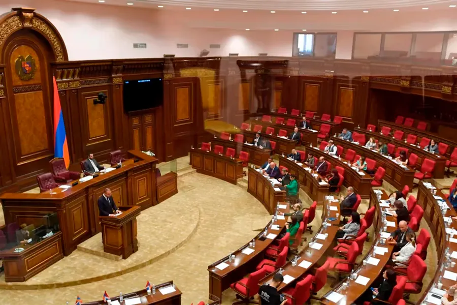 Paşinyan 50 faiz səs yığa bilmədi, lakin qalib gəldi - Ölkənin qəribə seçki sistemi onu xilas etdi