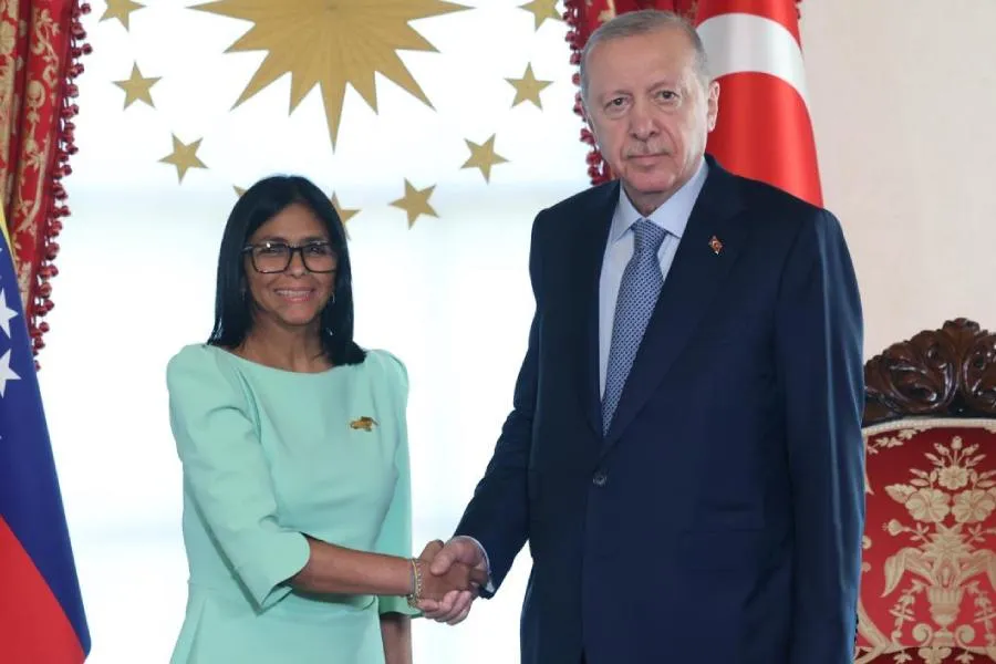 Türkiyə Prezidenti venesuelalı həmkarı ilə görüşdü