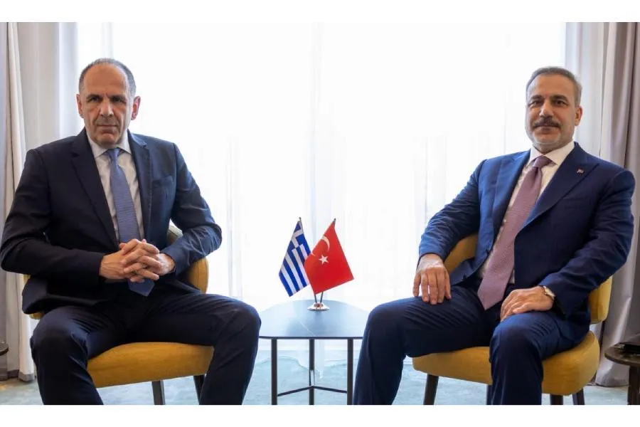Hakan Fidan Yunanıstanın xarici işlər naziri ilə görüşdü