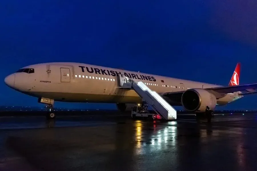 Türkiyədə təyyarə radar dirəyinə çırpıldı, 267 sərnişin...