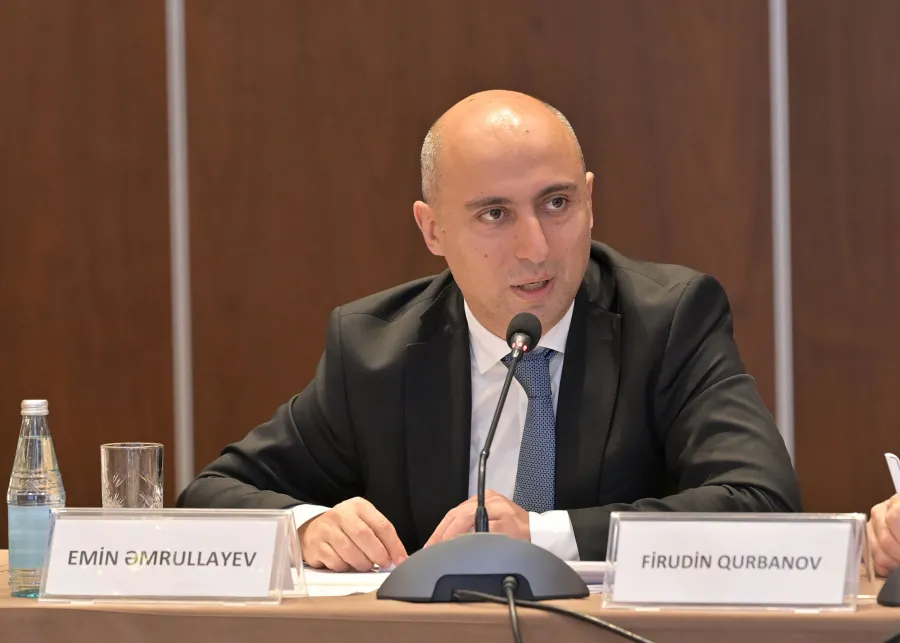 Emin Əmrullayev Gəncədə "Son zəng" mərasimində iştirak edir