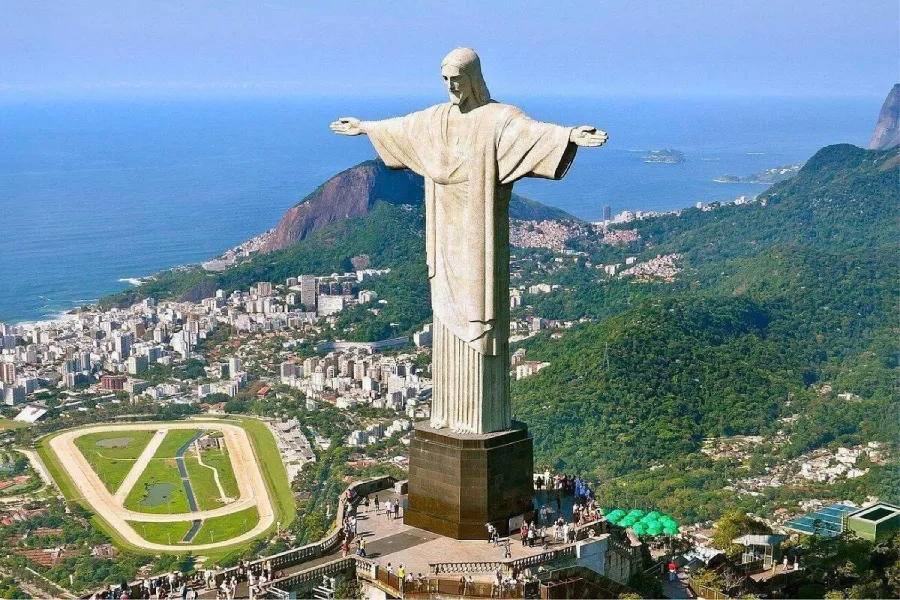 Braziliyada helikopter qəzası: Tanınmış müğənni və  5 nəfər həlak oldu