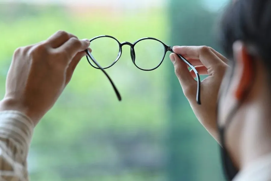 Miopiya nə üçün yaranır? Görmə qüsurunun əlamətləri və korreksiya yolları