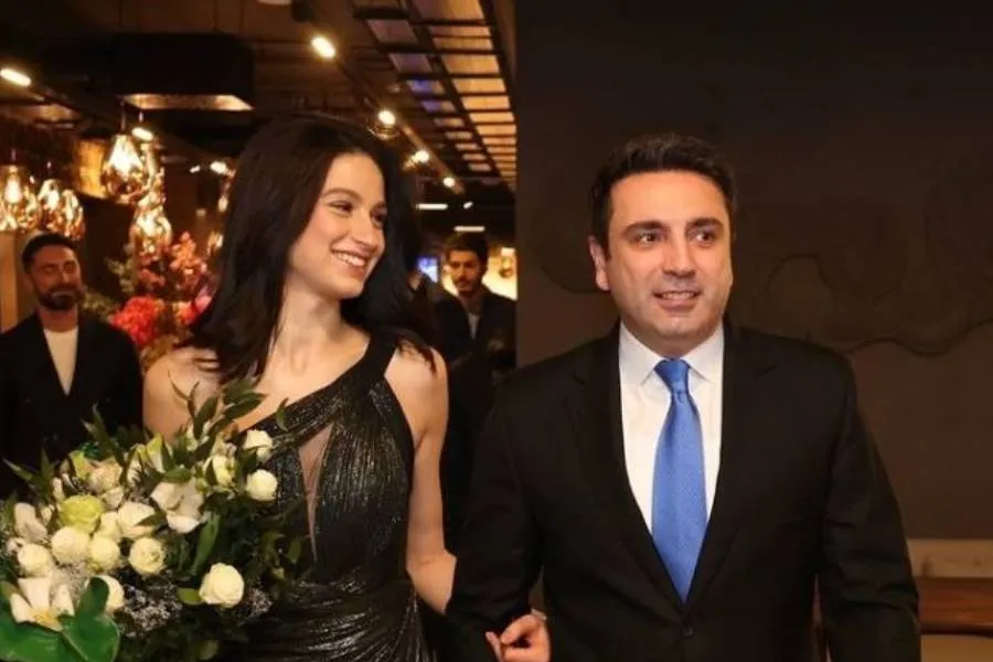 Alen Simonyan evlənir