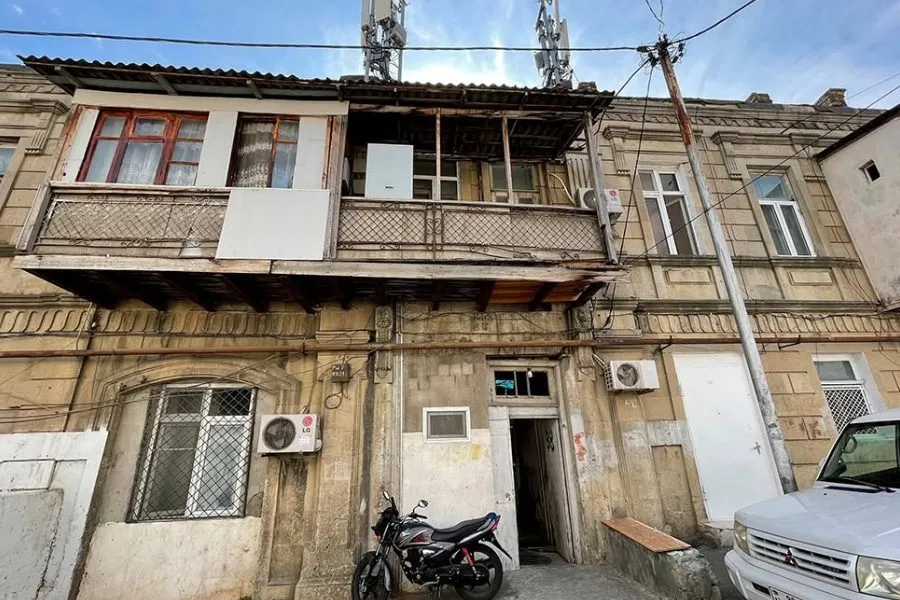 Məşhur memardan tənqid: "Vandallar Bakını sökür"