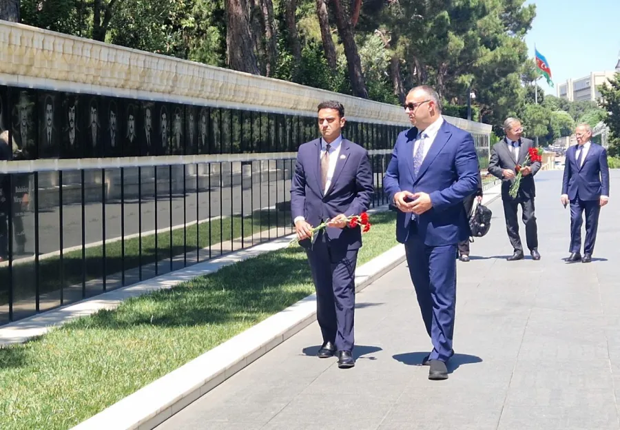 ABŞ nümayəndə heyəti Şəhidlər xiyabanını ziyarət etdi — 4