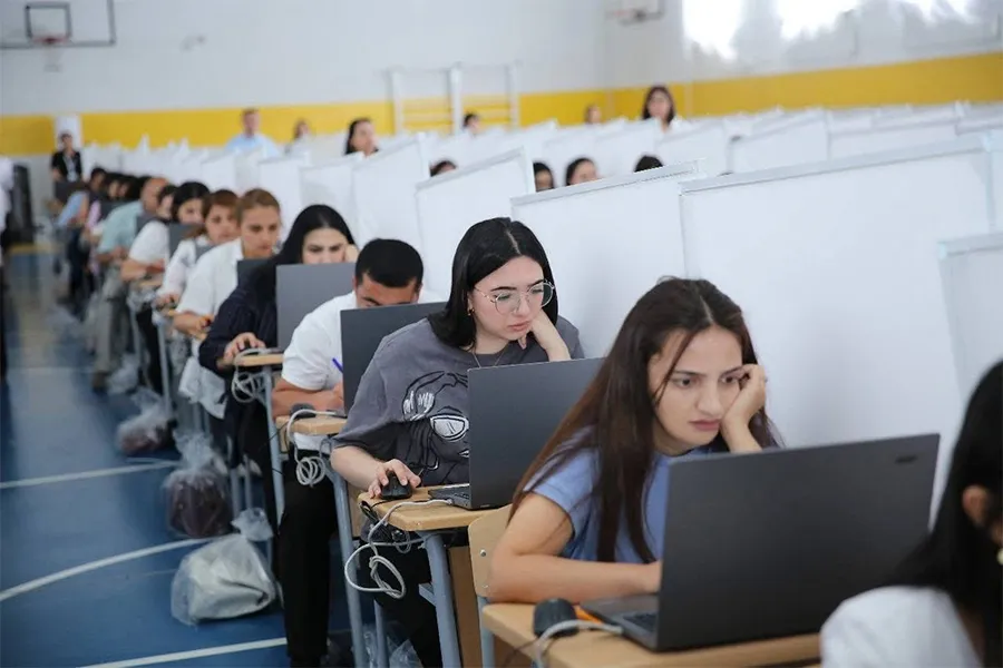 Sertifikasiya üzrə test imtahanı davam edir - Neçə nəfər iştirak edib?