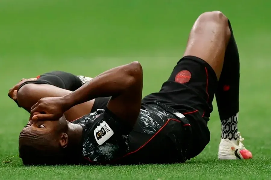 Dünya çempionatında ağır zədə: iki ayaq sümüyü sınan futbolçu mundialla vidalaşdı