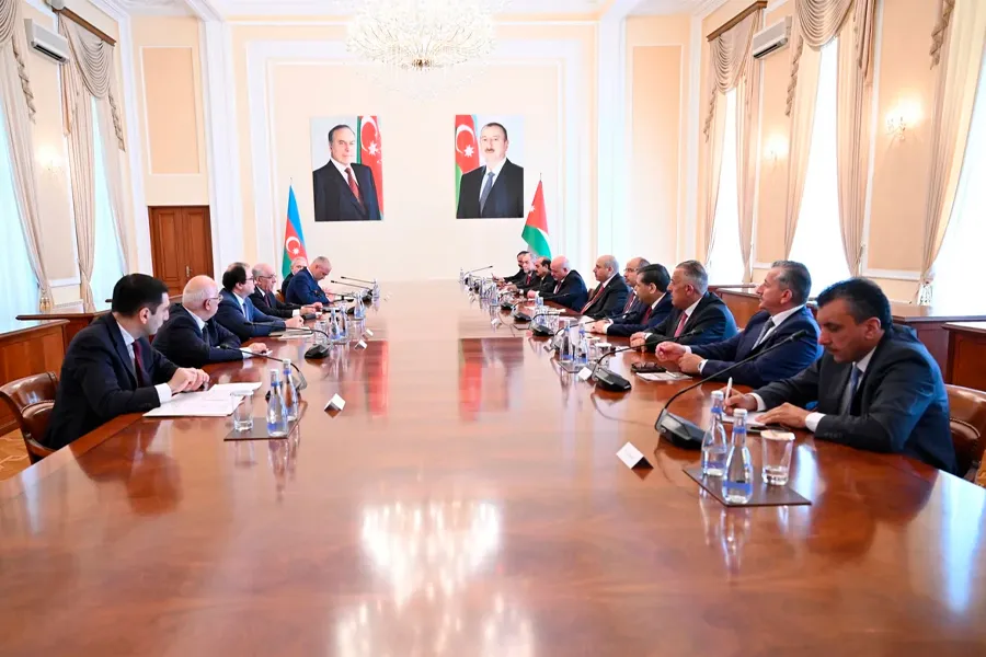 Əli Əsədov bu dövlətin nümayəndəsi ilə müzakirələr apardı