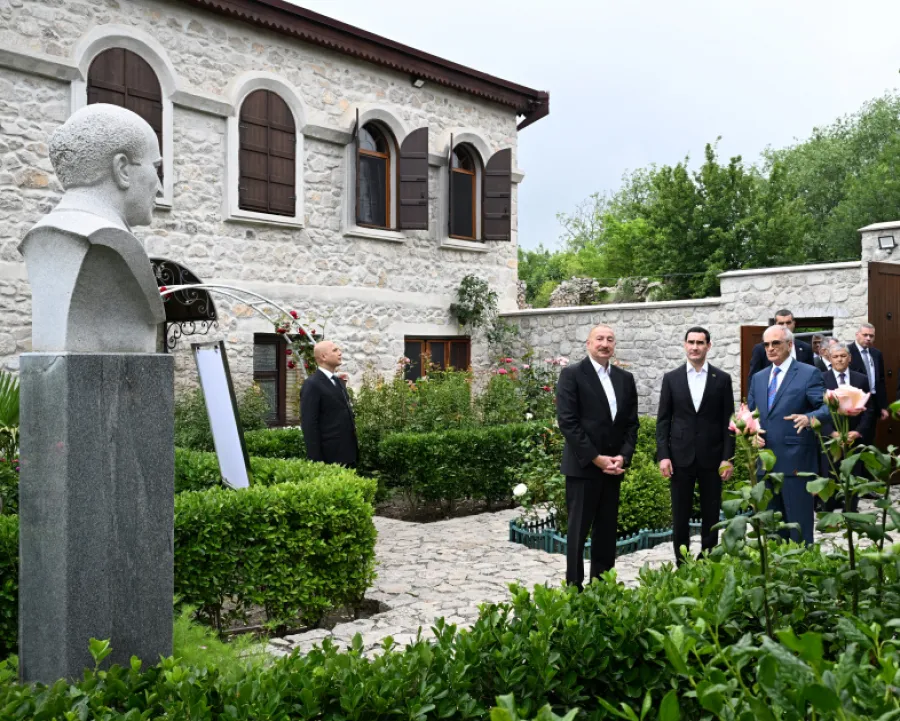 İki qardaş ölkə rəhbəri Bülbülün ev-muzeyini ziyarət etdi — 7