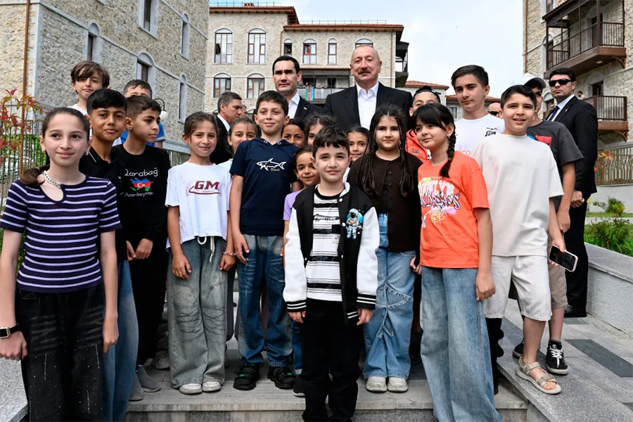 Prezident Şuşada uşaqlarla görüş barədə paylaşım edildi - VİDEO