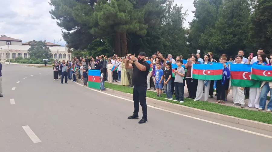 Bu səhər küçələr orkestr sədaları ilə oyandı: Azərbaycan Ordusu 108 yaşını  qeyd edir - YENİLƏNDİ - FOTO — 5