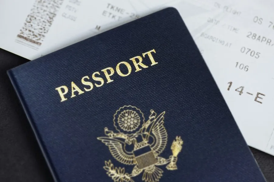 Tramp "yeni Amerika pasportu"nu təqdim etdi: Üzərindəki yazı diqqət çəkdi - Foto