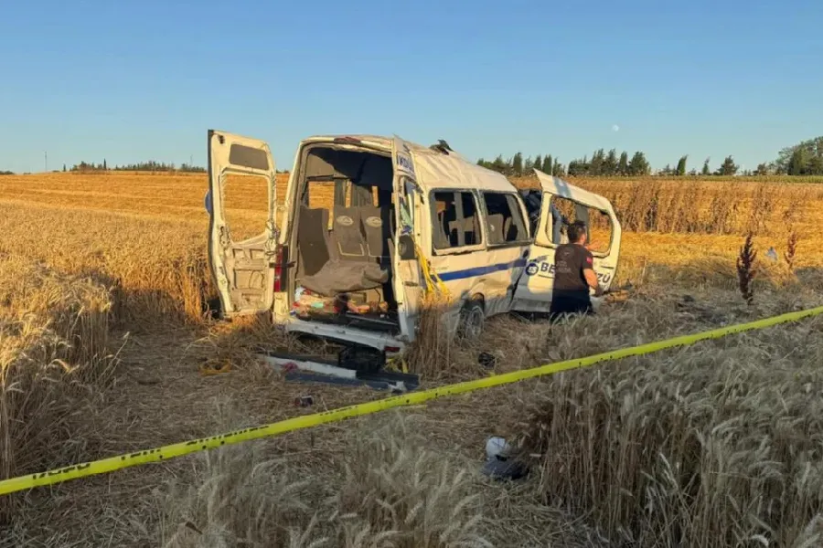 Türkiyədə mikroavtobus aşdı, ölən və yaralananlar var