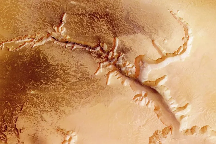 Marsın 24 kilometr dərinliyində sensasiyalı tapıntı - FOTO